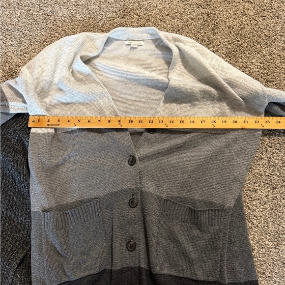 EUC LOT OF 2 American Eagle Outfitters Gray and Black Cardigan Set gray medium - Picture 7 of 7